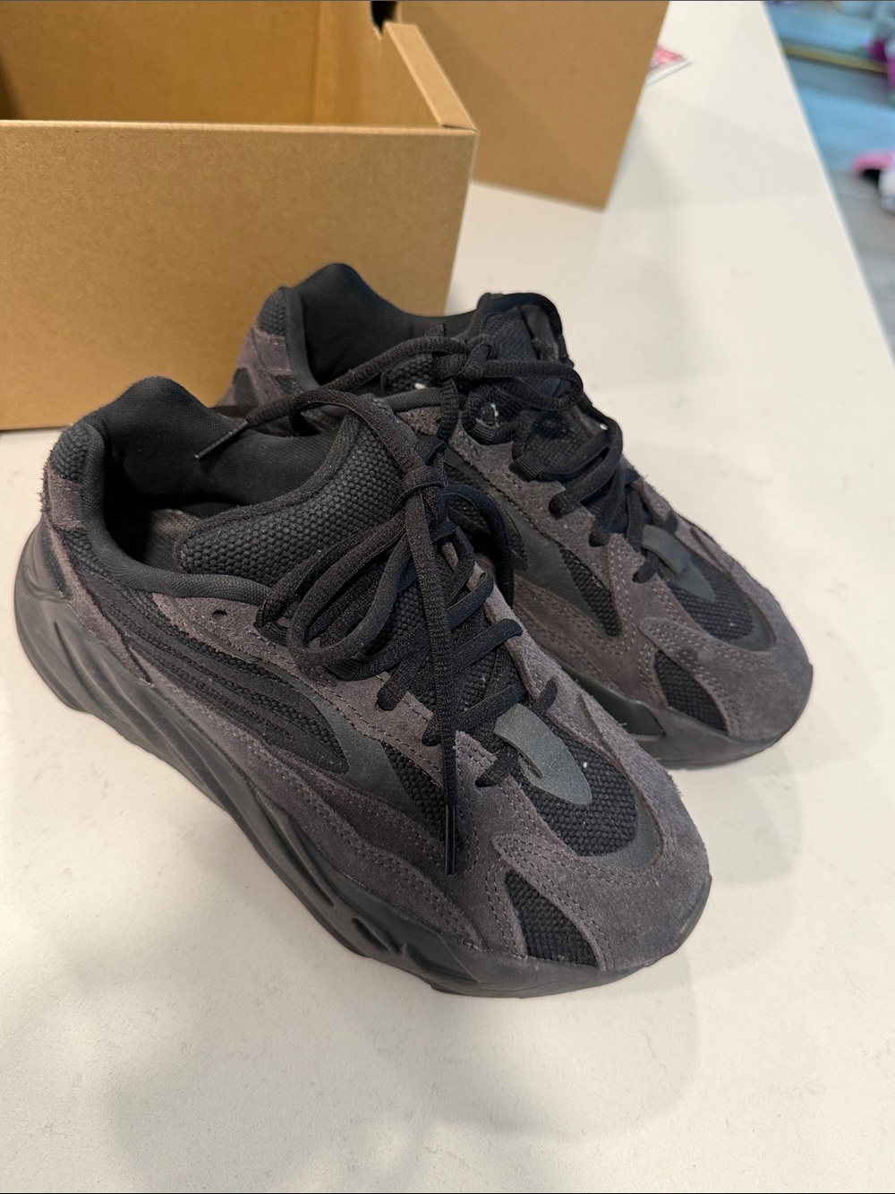Adidas Yeezy Boost 700 v2 - Vanta